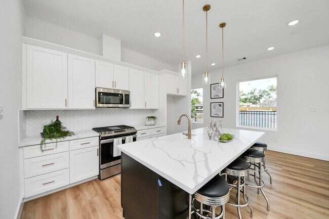 Building Photo - 2430 Harrington St