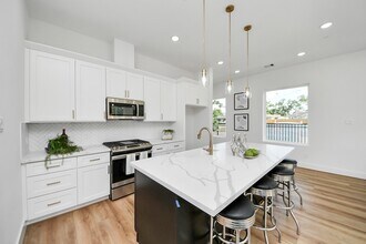 Building Photo - 2434 Harrington St