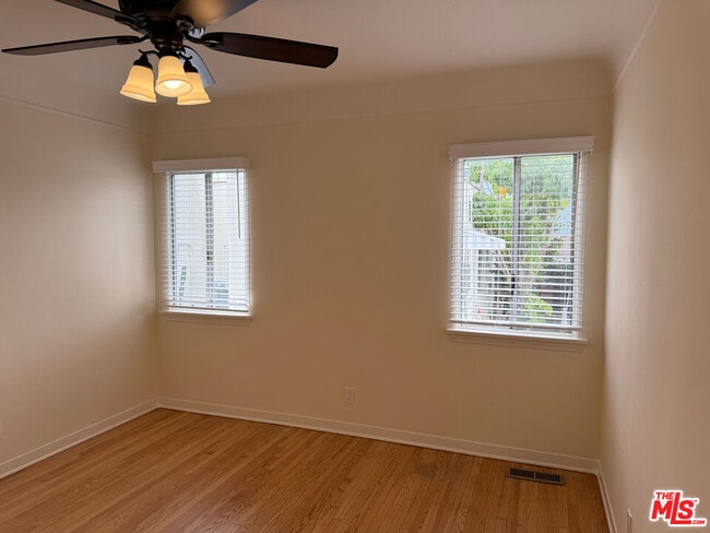 Building Photo - 617 W Glenoaks Blvd