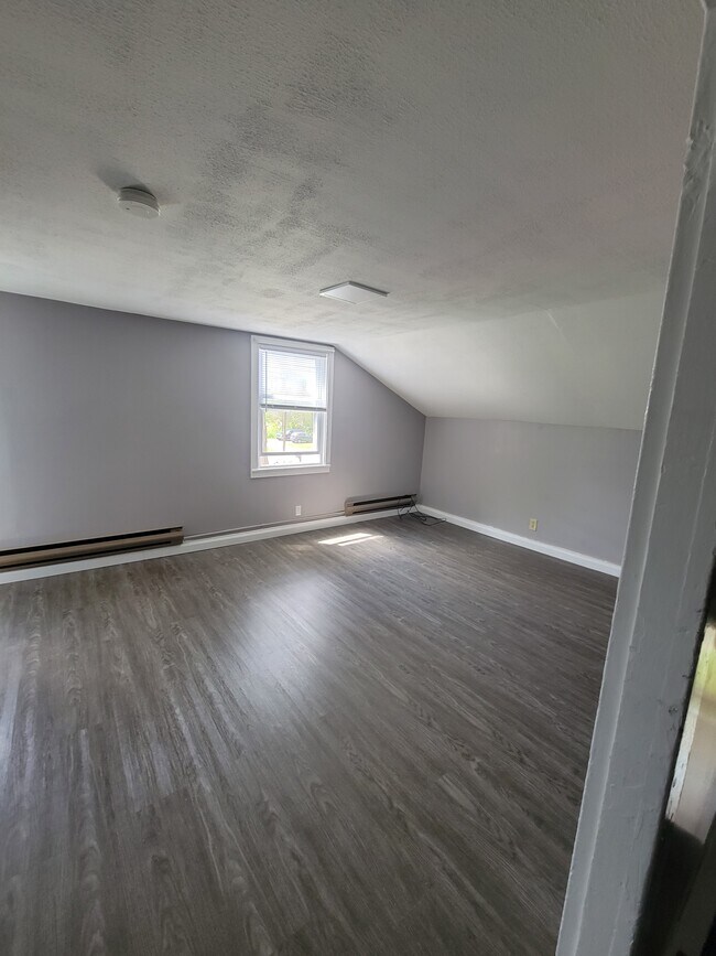 Building Photo - 6290 N Kirkville Rd
