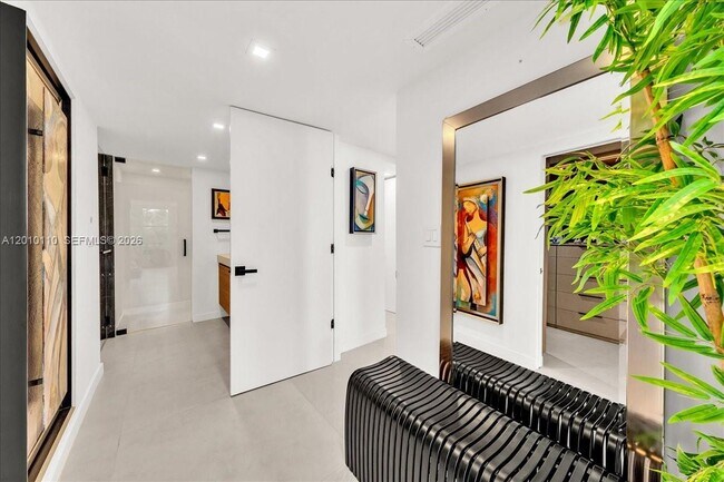 Building Photo - 1147 Hillsboro Mile