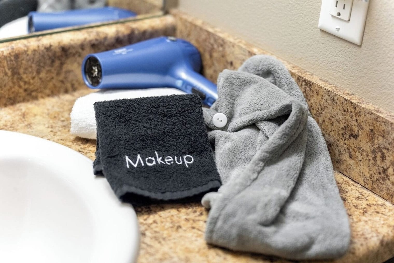 Building Photo - 8350 Cascade Ave