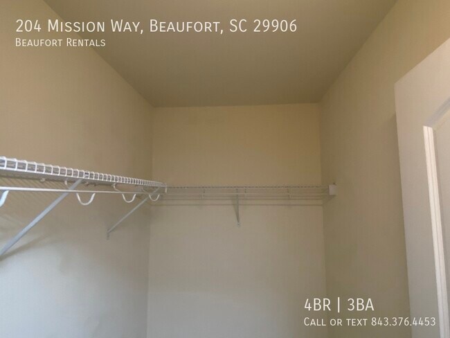 Building Photo - 204 Mission Way