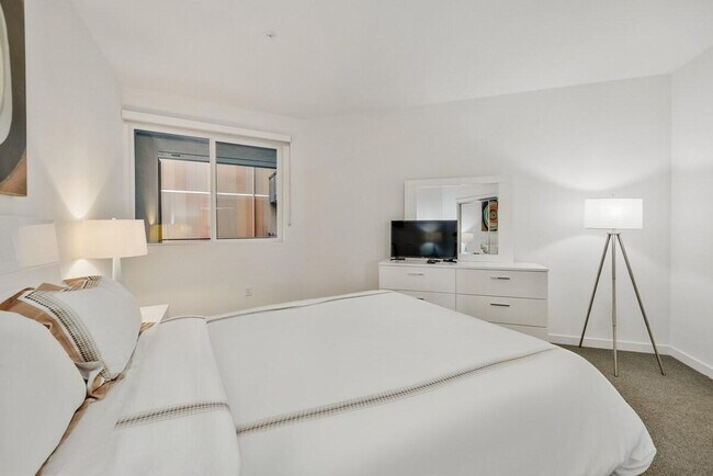 Building Photo - 593 Camino De La Reina