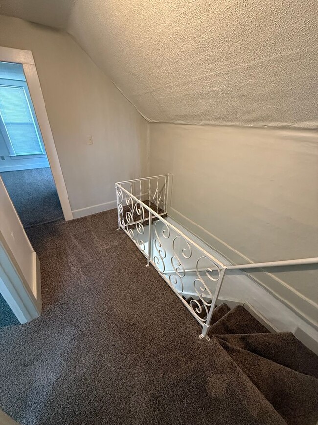 Building Photo - Unique 2-Story Home in Desirable Camas Area!