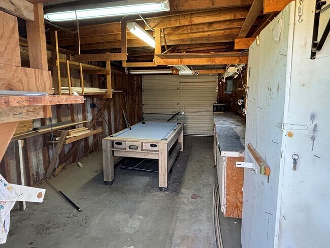Building Photo - 4201 Valley Dr