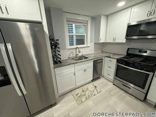 Building Photo - 24 Ventura St