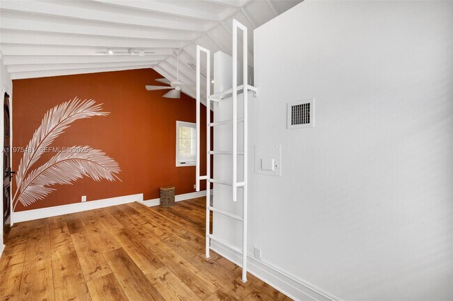 Building Photo - 113 NE 101st St