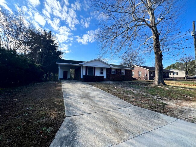 Building Photo - 944 Lark Dr