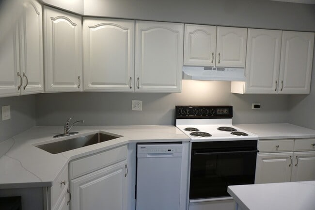 Building Photo - 2650 Brookwood Way Dr