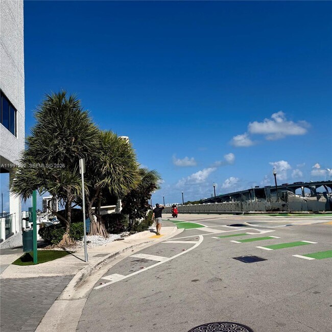 Building Photo - 555 NE 15th St