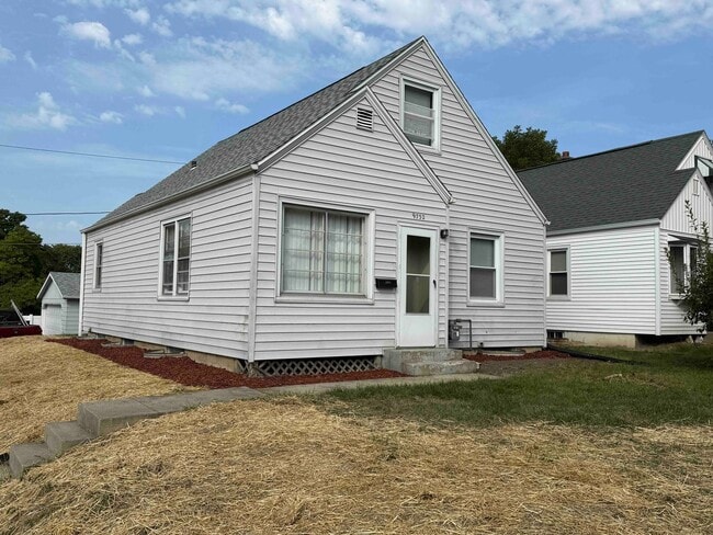 Primary Photo - West Allis 3 bedroom 1 bath with 2 car garage