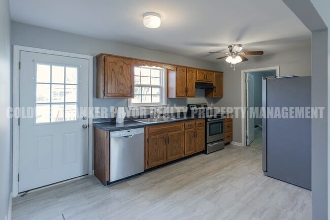 Building Photo - 345 Yoakum St