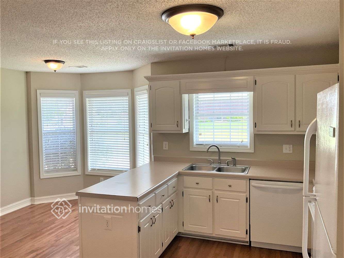 Building Photo - 1121 Sutton Dr