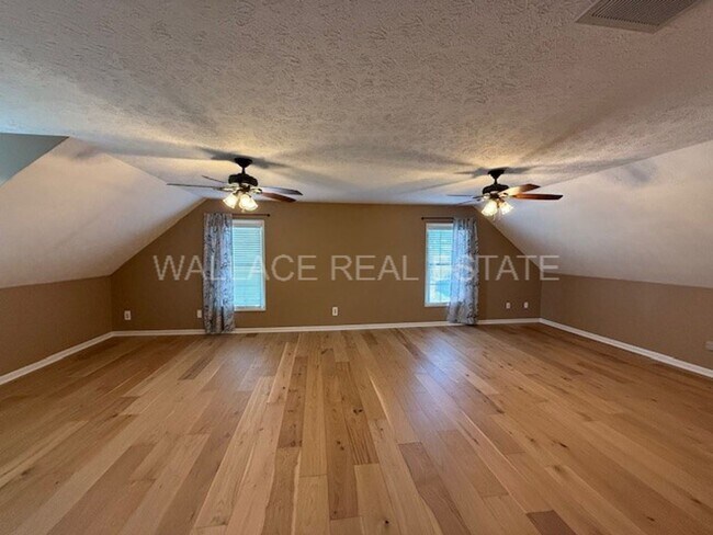 Building Photo - HARDIN VALLEY:  3 BEDROOM, 2.5 BATH IN BRI...