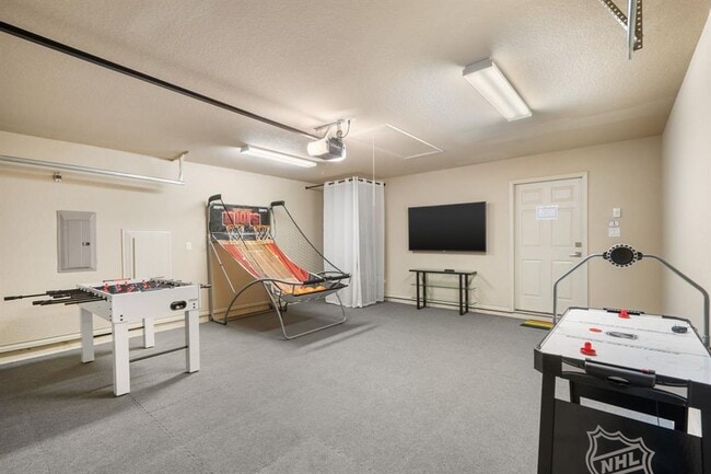 Building Photo - 970 Parkview Dr