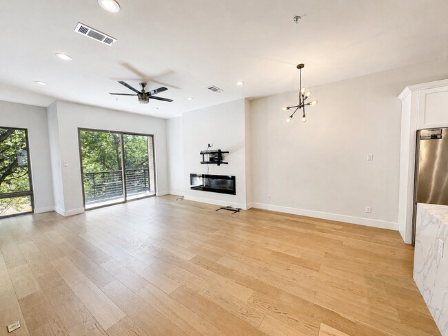 Building Photo - 2620 Valley View Ln