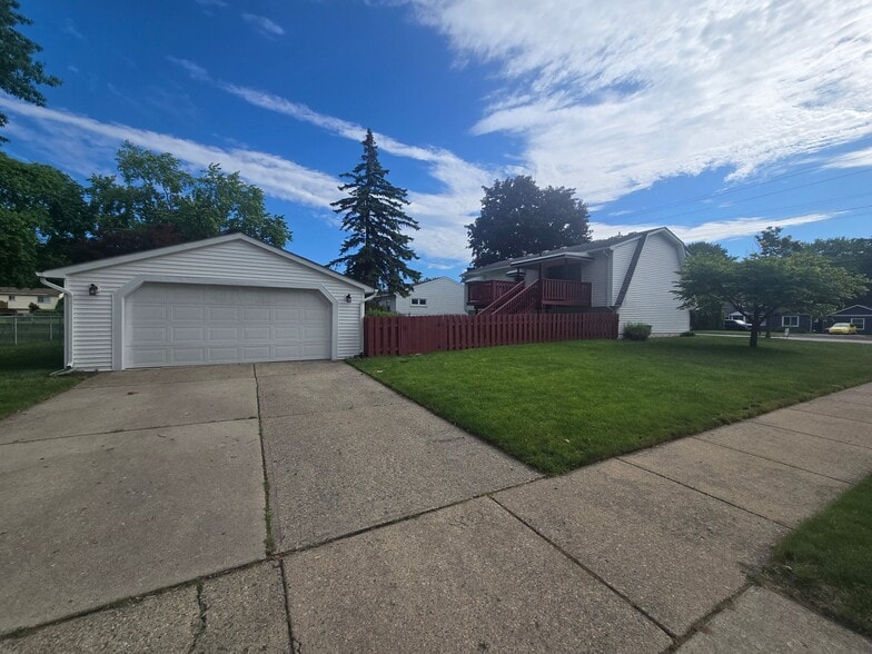 Building Photo - 9187 Sheldon Rd