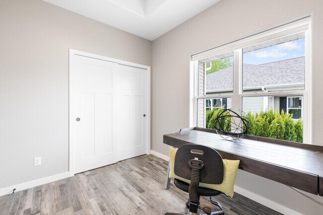 Building Photo - 1310 Daisy Dr