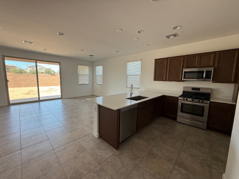 Building Photo - 8344 N 170th Ln