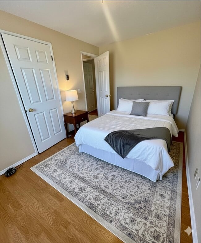 Building Photo - 827 32nd St