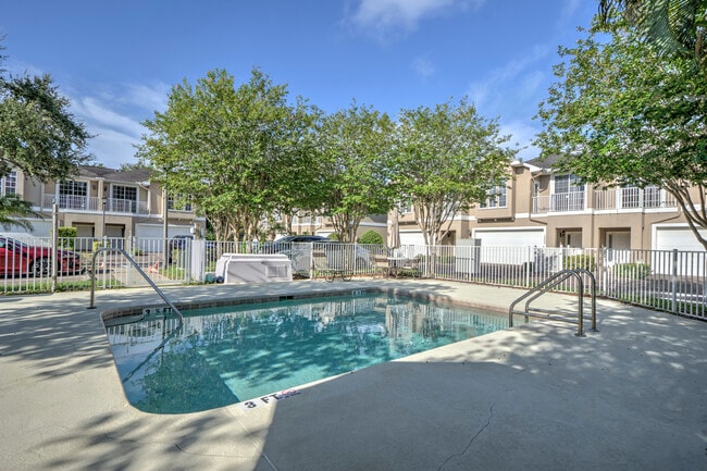 Building Photo - 1800 Bayshore Way