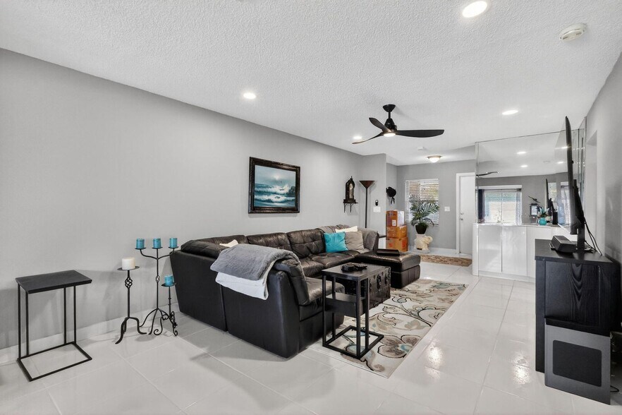 Building Photo - 6357 Overland Dr