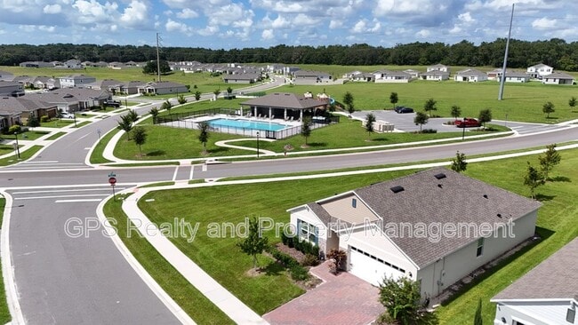 Building Photo - 33409 Country House Dr