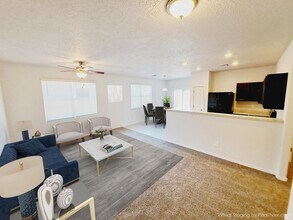 Building Photo - 4 bed 2 bath Energy Efficient Home! MOVE IN SPECIAL! 1/2 off 2nd months rent!