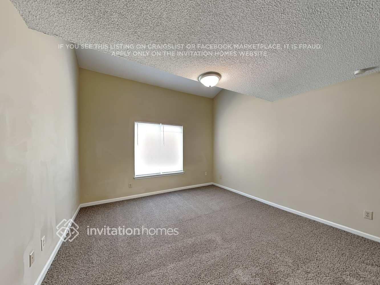 Building Photo - 2225 Sloan Dr