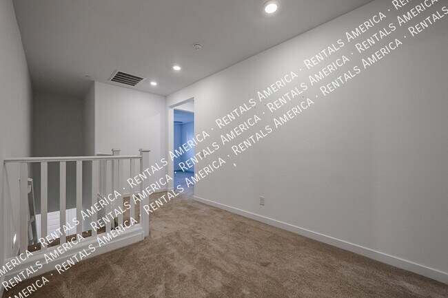 Building Photo - 4077 S Sabrina Dr