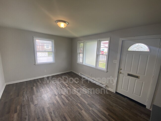 Building Photo - 1500 Airport Ave