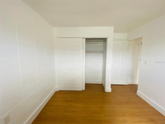 Building Photo - 1341 W Point Dr