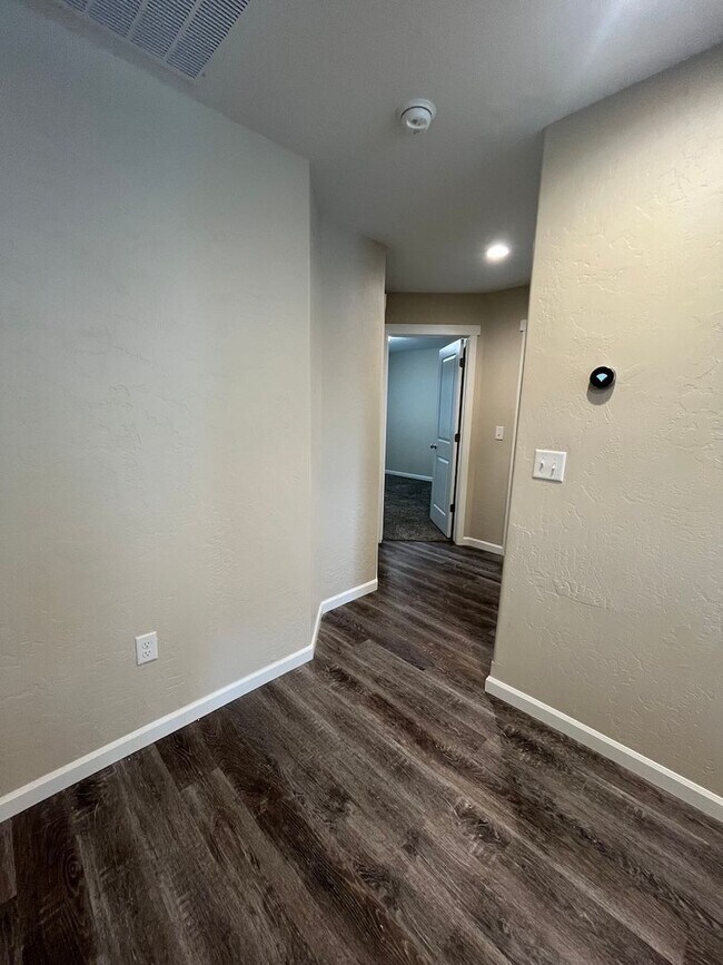 Building Photo - 3-Bed Home with Garage & Fenced Yard in Pr...
