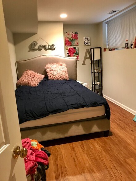 Building Photo - 3216 N Racine Ave