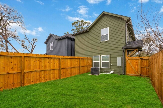 Building Photo - 7126 Bywood St