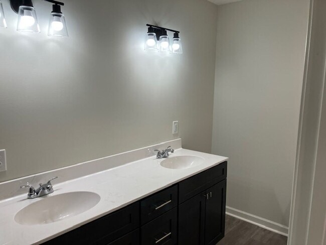 Building Photo - 6 Autumn Ridge