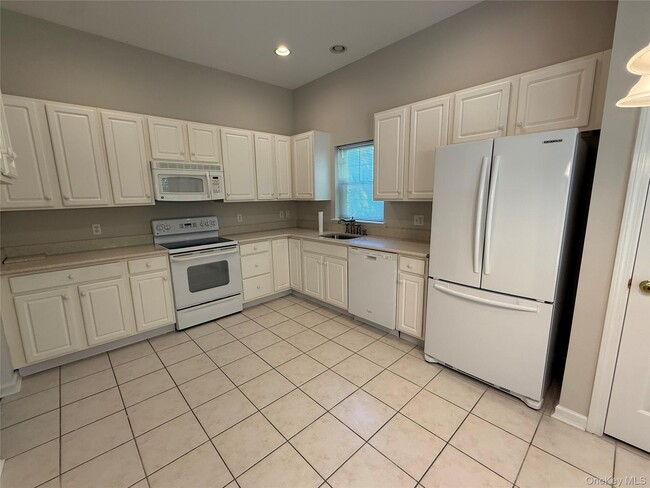 Building Photo - 33 Osborne Glen