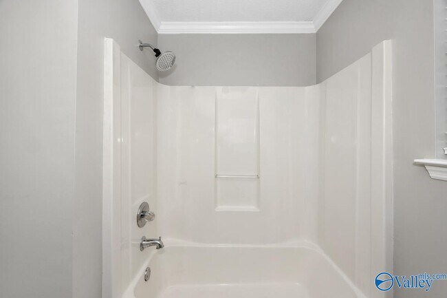 Building Photo - 103 N W Sugar Bluff Ln