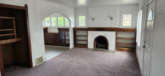 Building Photo - ALL PROSPECTIVE TENANTS MUST SUBMIT A $58 ...