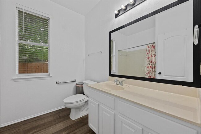 Building Photo - 4433 Chickasaw Ct