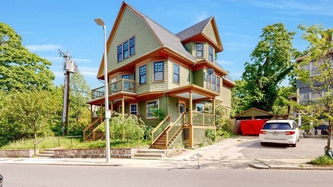 Building Photo - 294 Park St