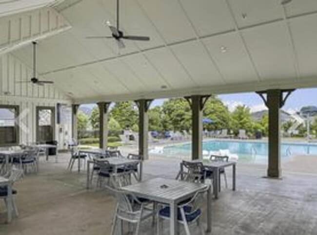 Building Photo - 1021 Livingstone Ln