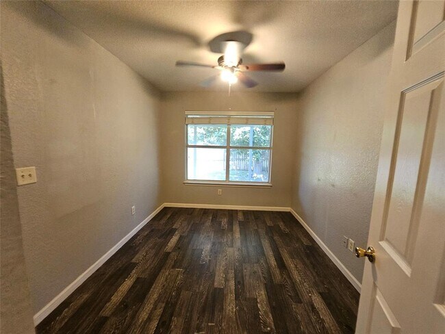 Building Photo - 174 Prairie Springs Loop