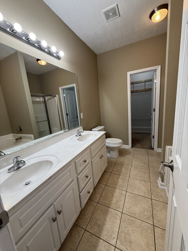 Building Photo - 4304 E Barcelona Way