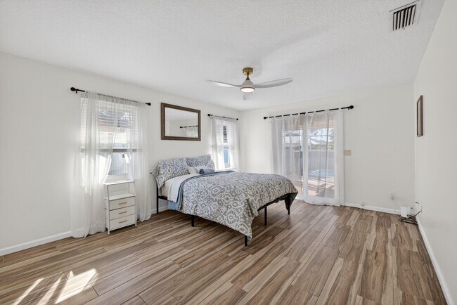 Building Photo - 341 11th Ave