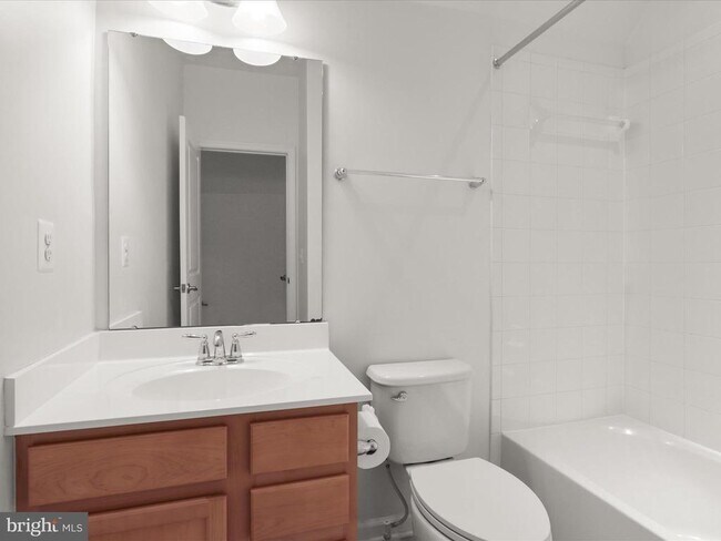 Building Photo - 41639 Adamson Dr