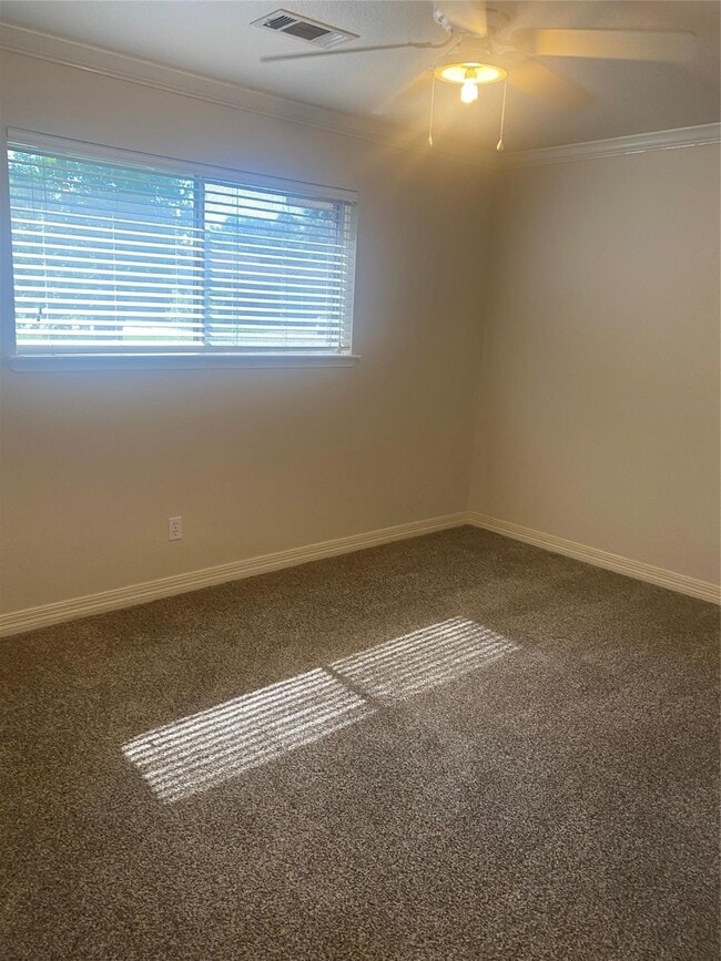 Building Photo - 3206 Vandyke Dr