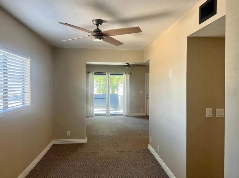 Building Photo - 286 W Palomino Dr