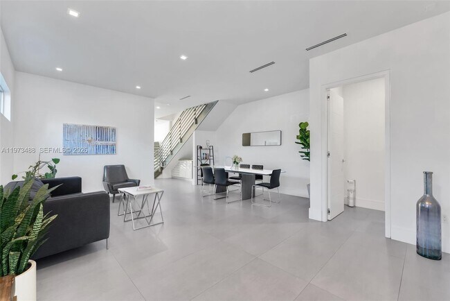 Building Photo - 3055 Carter St